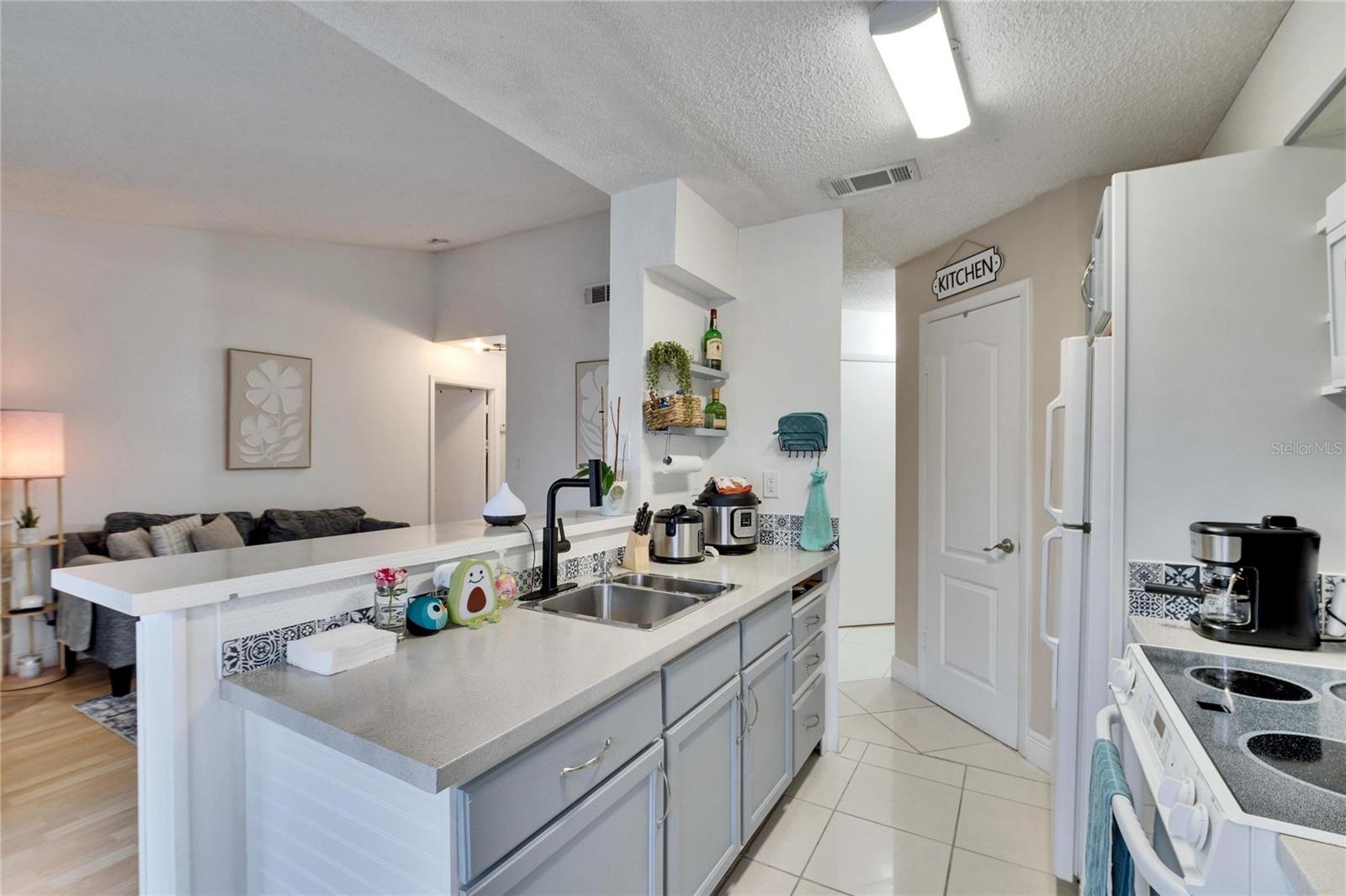 8647 FANCY FINCH DR #203, TAMPA, FL, 33614