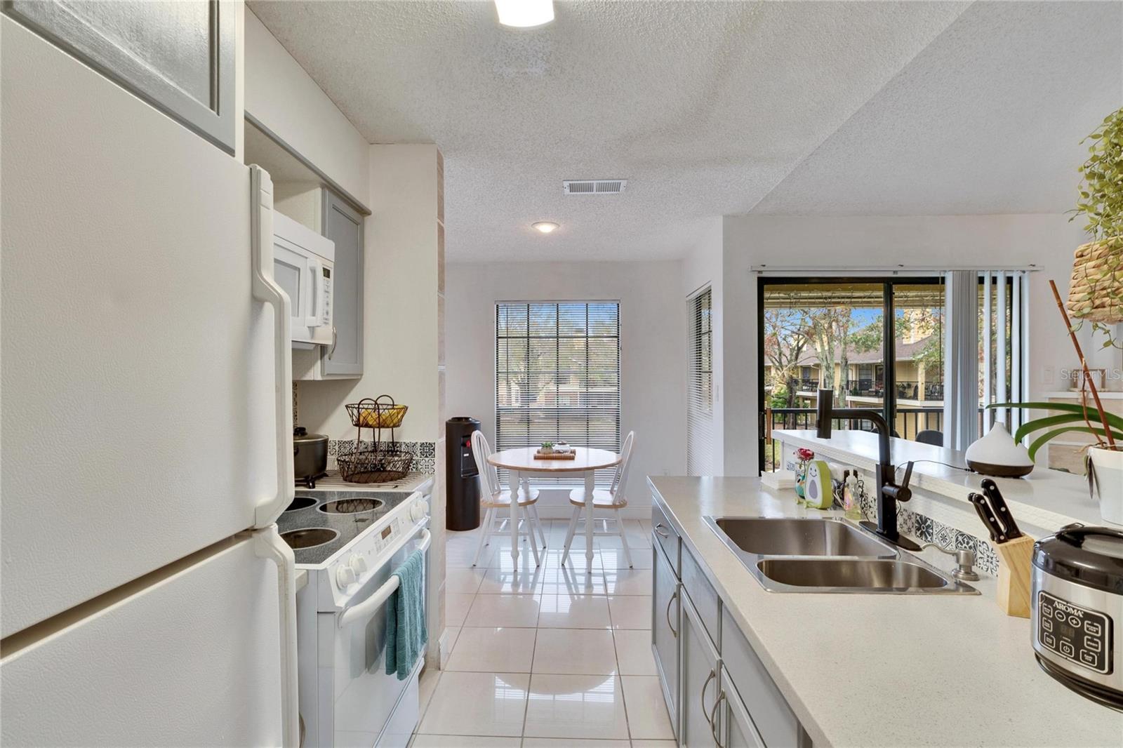 8647 FANCY FINCH DR #203, TAMPA, FL, 33614