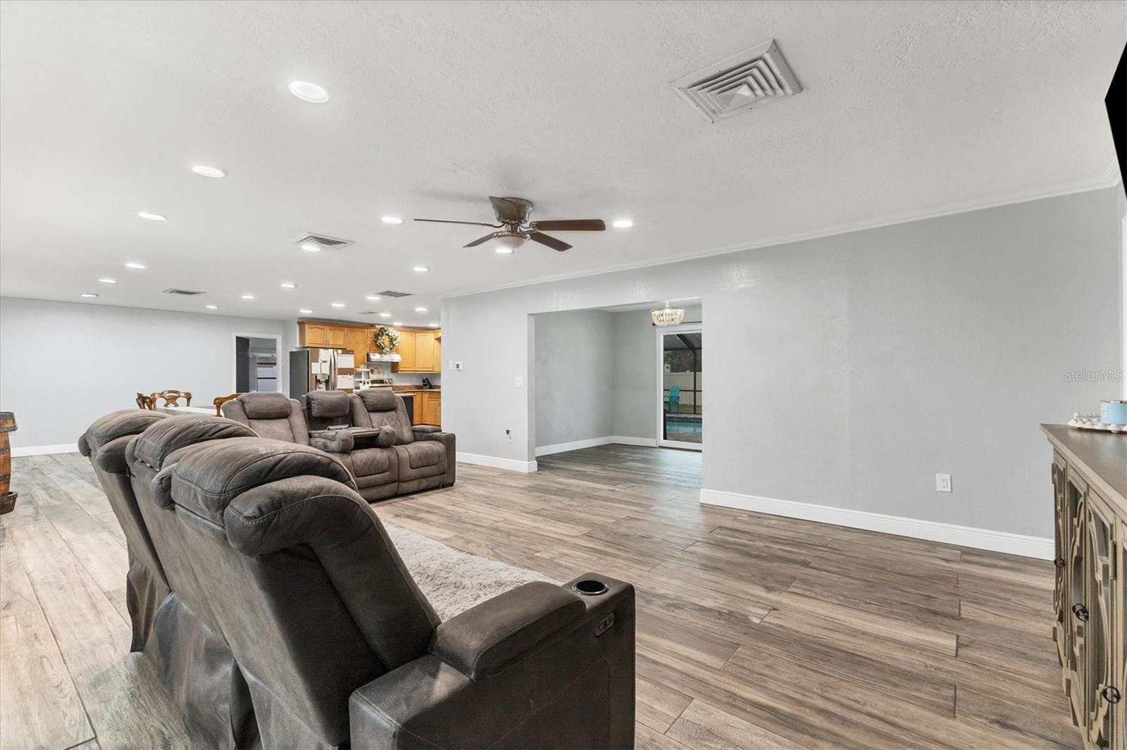 1826 E LEEWYNN DR, SARASOTA, FL, 34240
