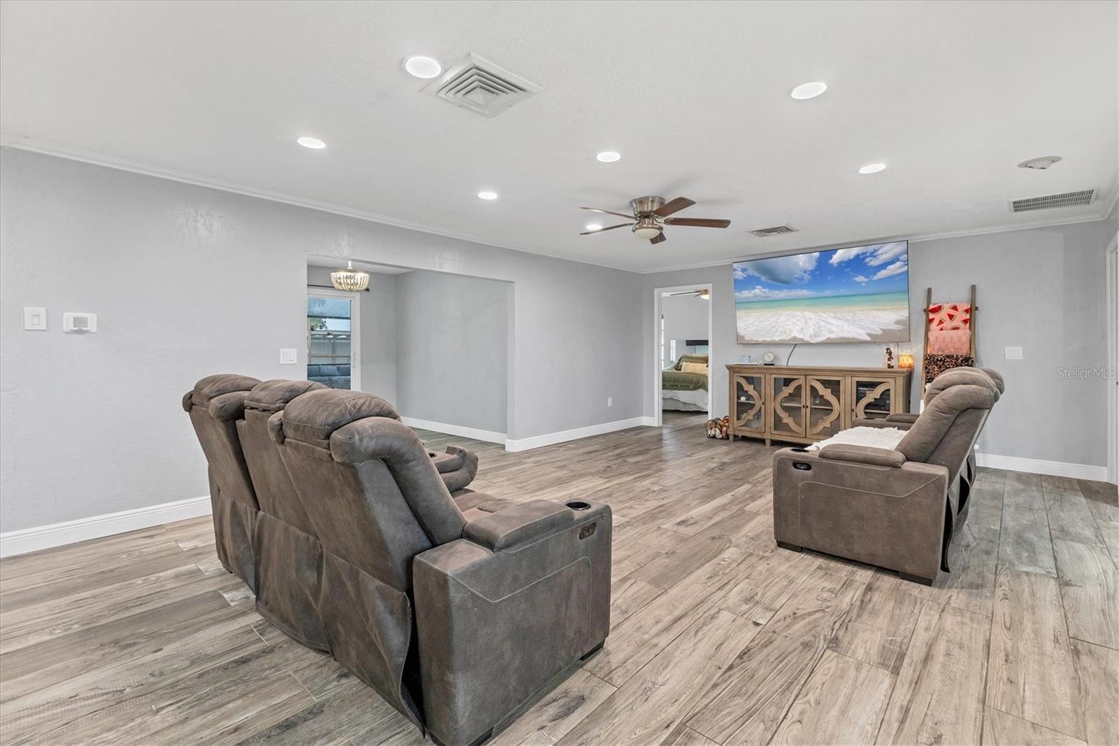 1826 E LEEWYNN DR, SARASOTA, FL, 34240