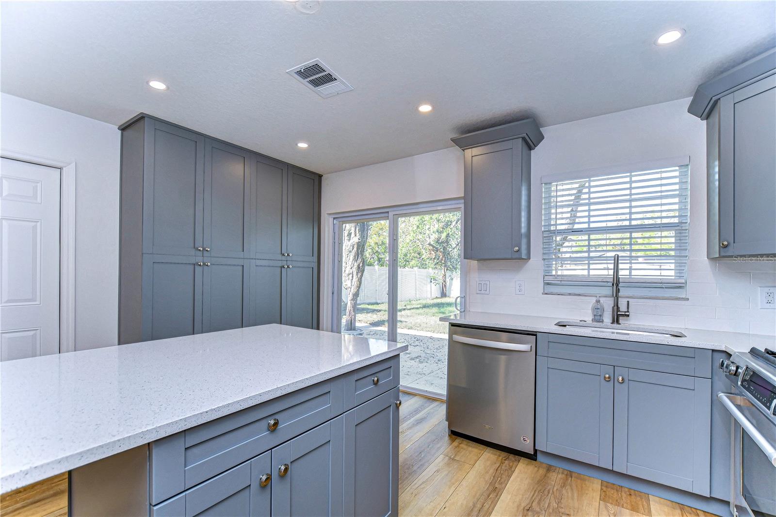 1205 W HOLLYWOOD ST, TAMPA, FL, 33604