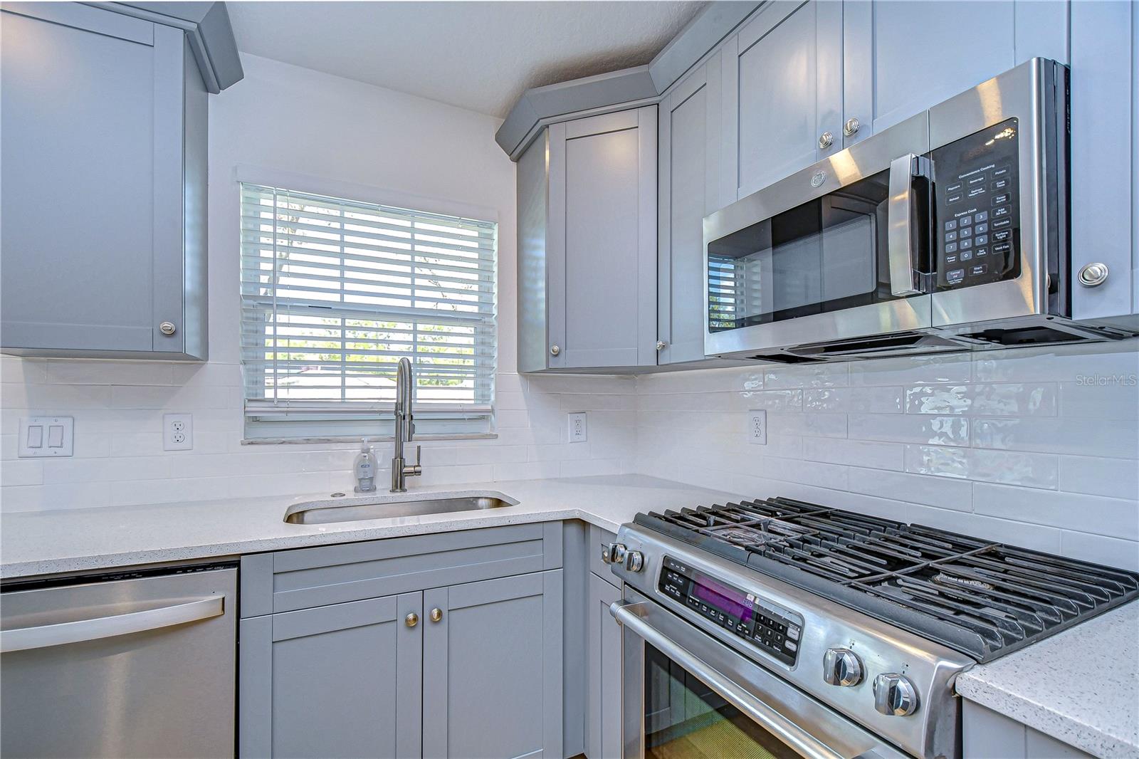 1205 W HOLLYWOOD ST, TAMPA, FL, 33604