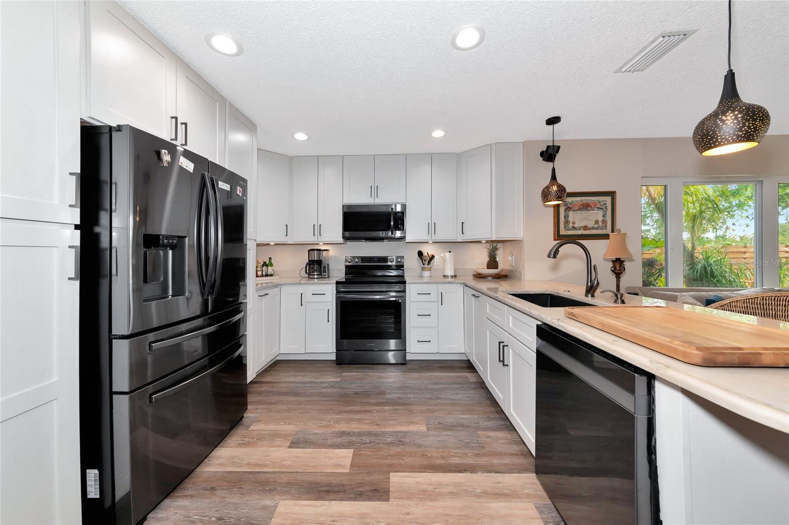 2154 LAKEWOOD DR, NOKOMIS, FL, 34275