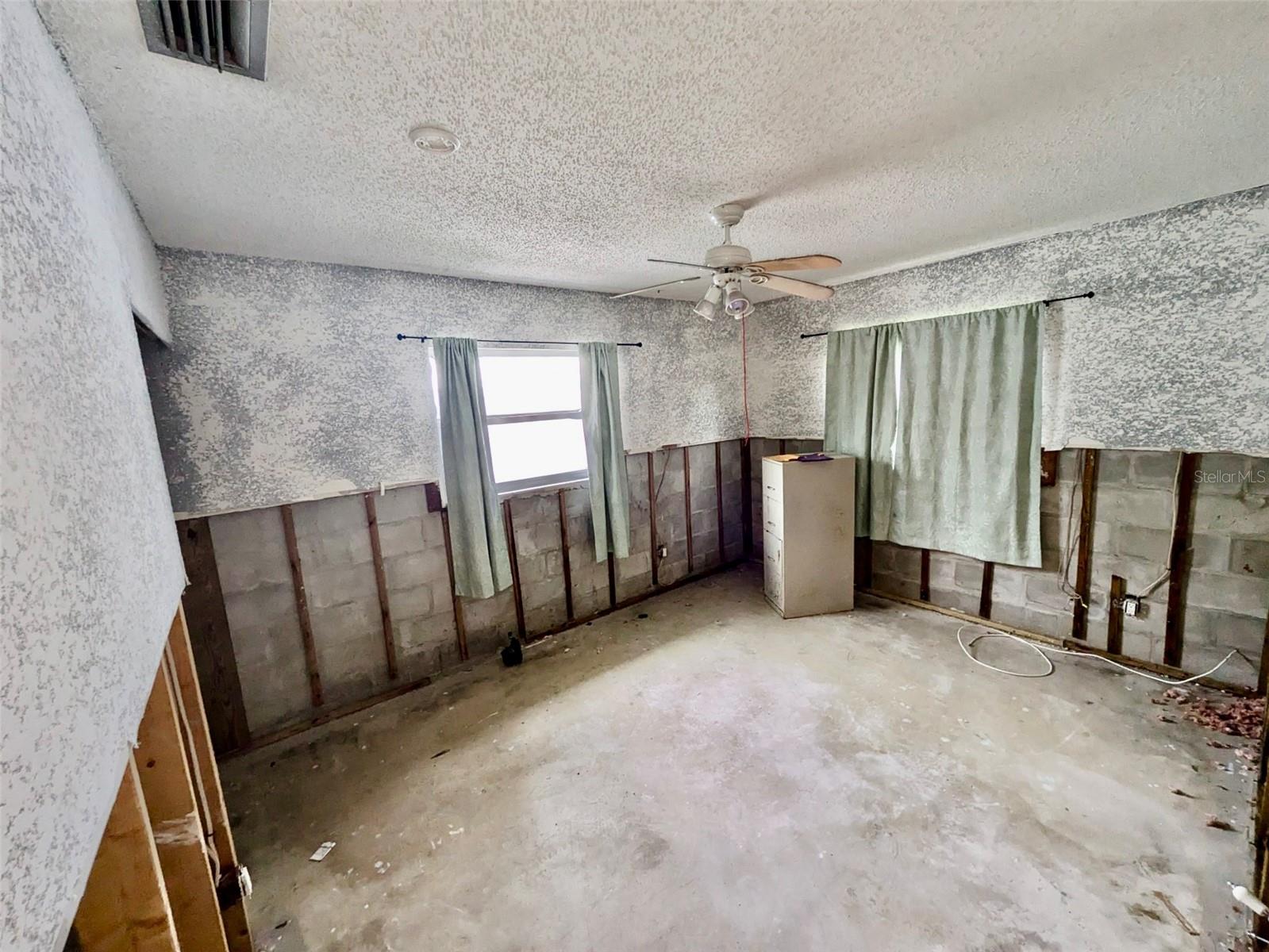 1845 NEW HAMPSHIRE AVE NE, ST PETERSBURG, FL, 33703