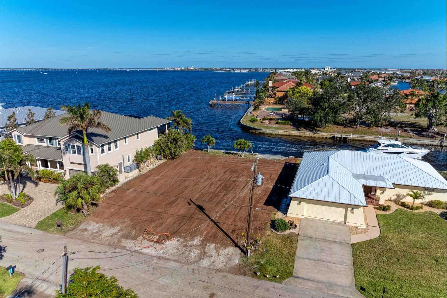 2181 PALM TREE DR, PUNTA GORDA, FL, 33950