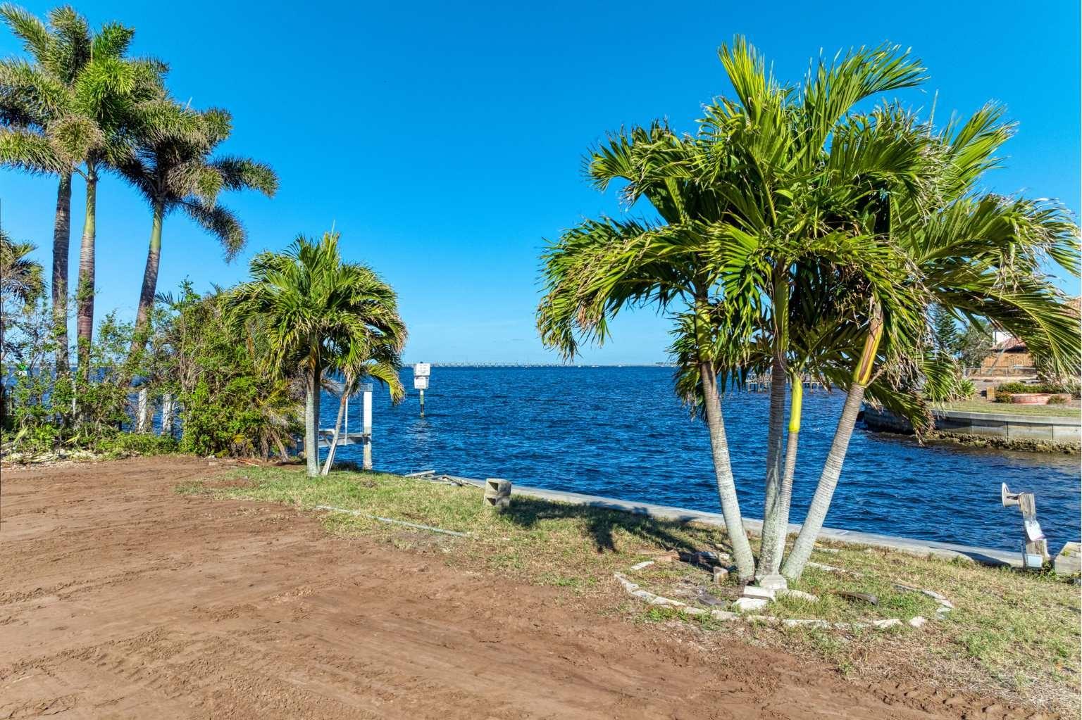 2181 PALM TREE DR, PUNTA GORDA, FL, 33950