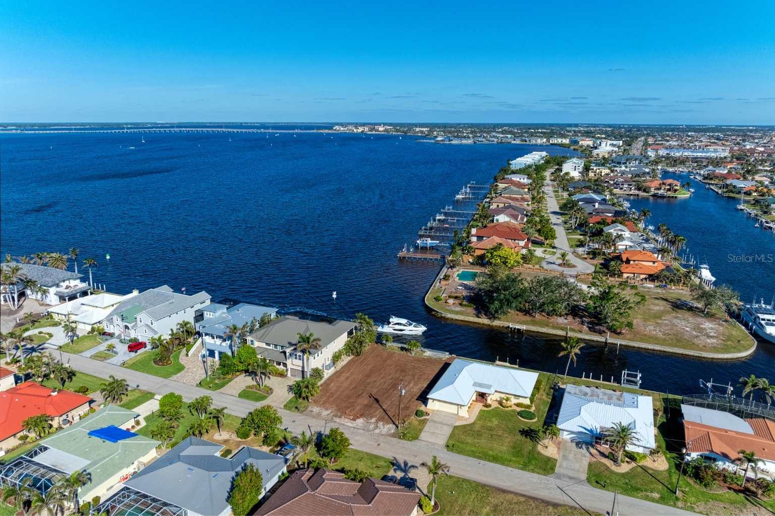 2181 PALM TREE DR, PUNTA GORDA, FL, 33950