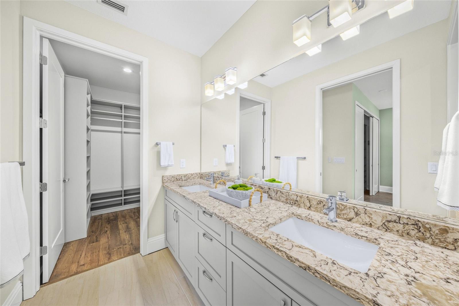 72 N SCHOOL AVE, SARASOTA, FL, 34237
