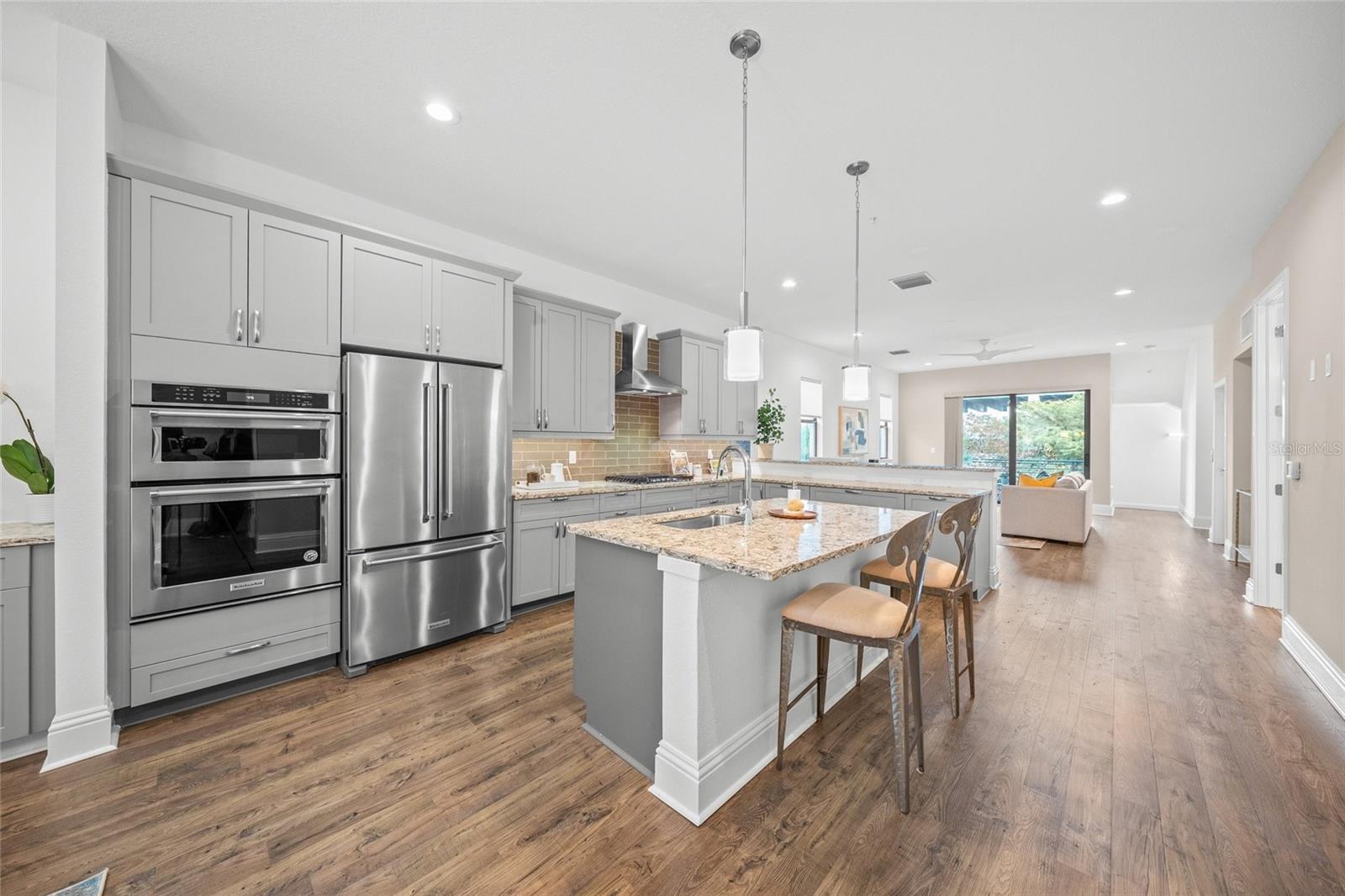 72 N SCHOOL AVE, SARASOTA, FL, 34237