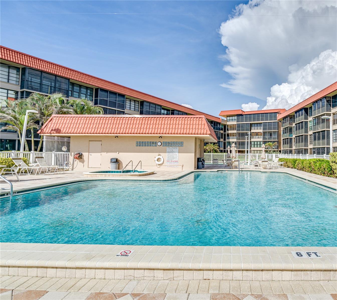17580 GULF BLVD #320, REDINGTON SHORES, FL, 33708