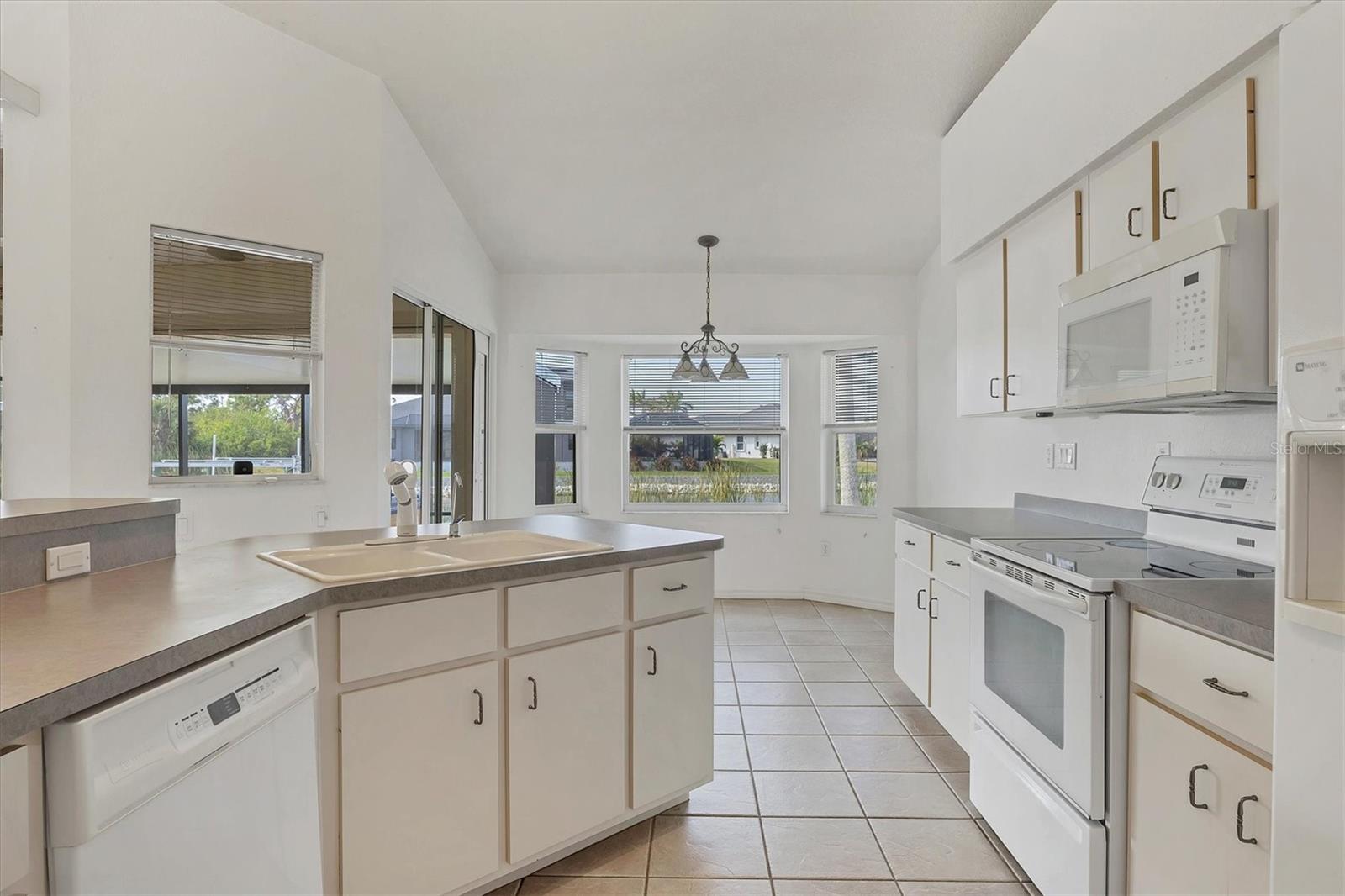 9214 SNAPPER CIR, PORT CHARLOTTE, FL, 33981