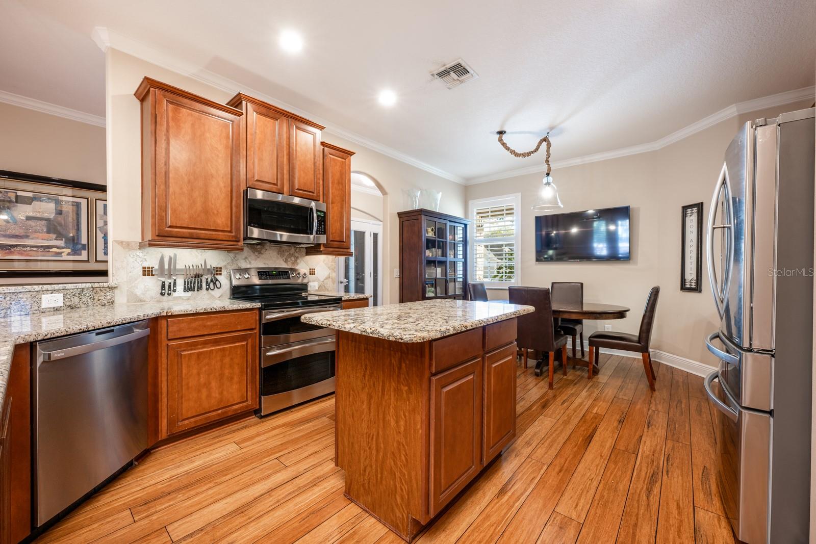 863 STRATHMORE DR, ORLANDO, FL, 32803