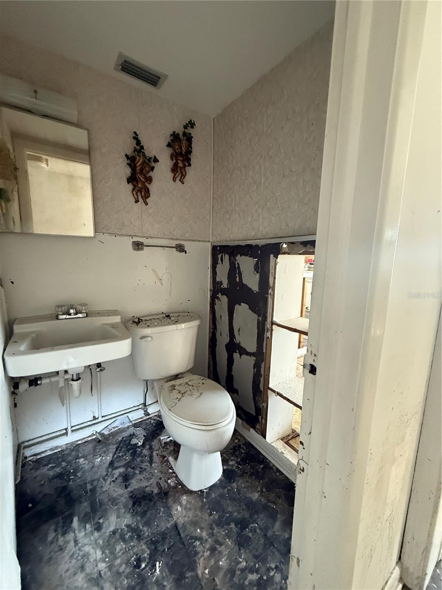 14236 PALM ST, MADEIRA BEACH, FL, 33708