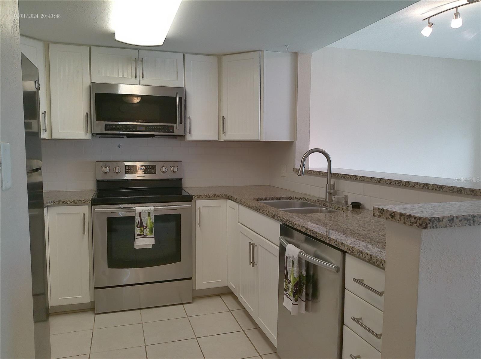 2000 WORLD PARKWAY BLVD #21, CLEARWATER, FL, 33763