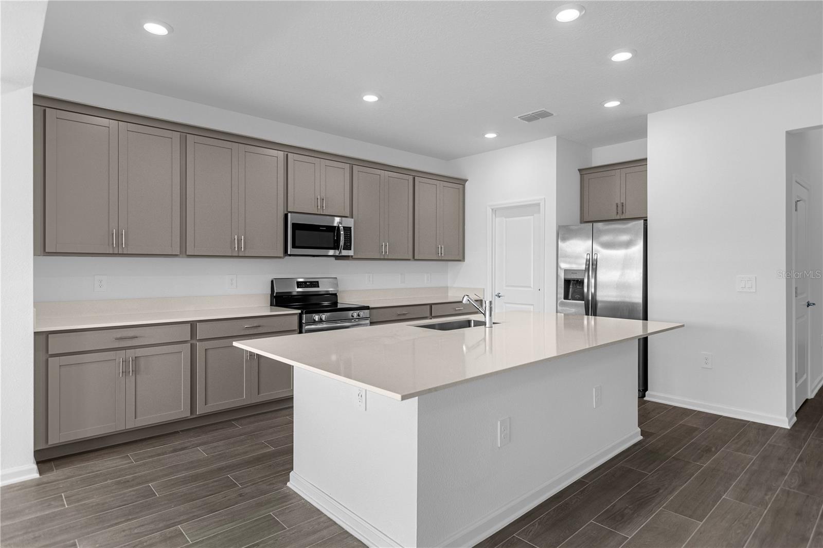 2647 RUNNERS CIR, CLERMONT, FL, 34714