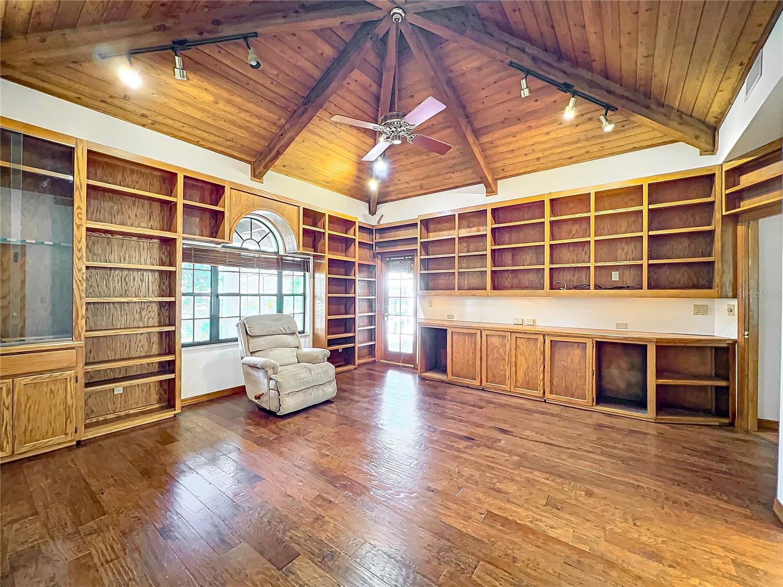 1130 ELYSIUM BLVD, MOUNT DORA, FL, 32757