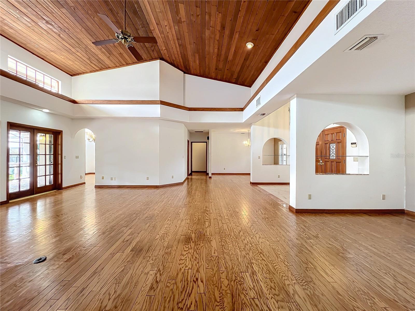 1130 ELYSIUM BLVD, MOUNT DORA, FL, 32757