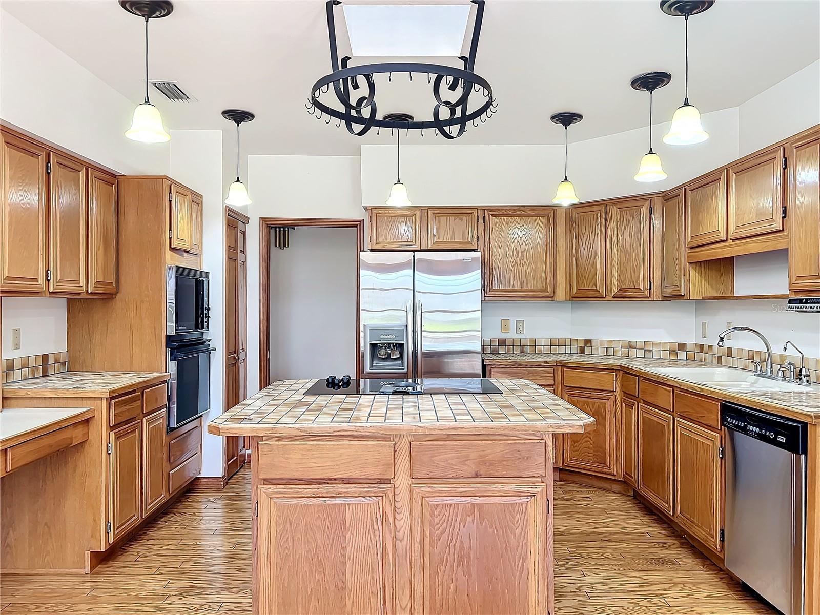 1130 ELYSIUM BLVD, MOUNT DORA, FL, 32757