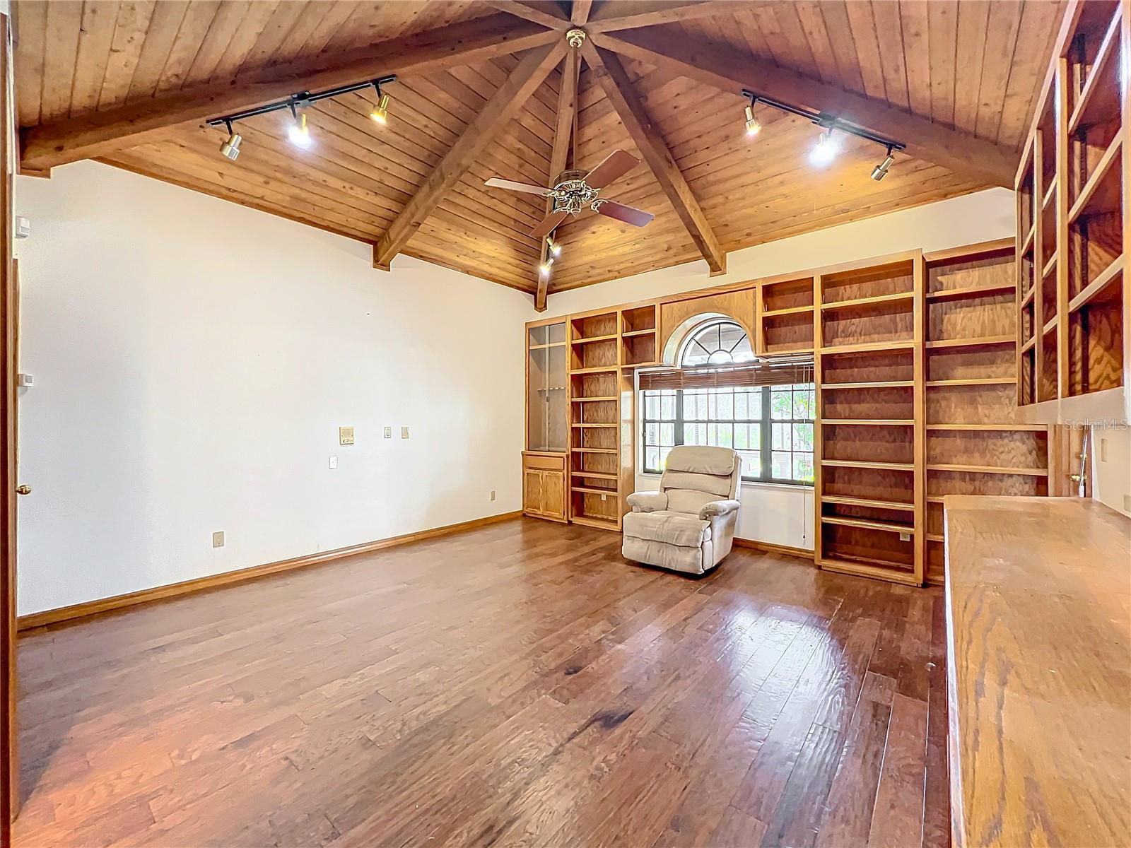 1130 ELYSIUM BLVD, MOUNT DORA, FL, 32757