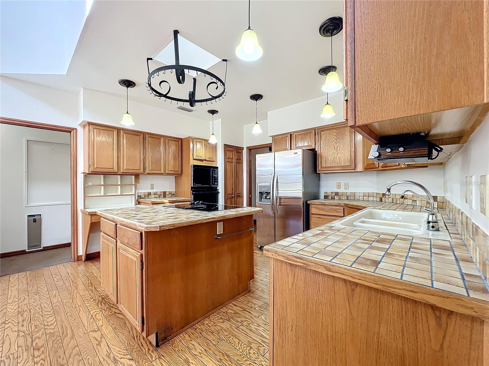 1130 ELYSIUM BLVD, MOUNT DORA, FL, 32757