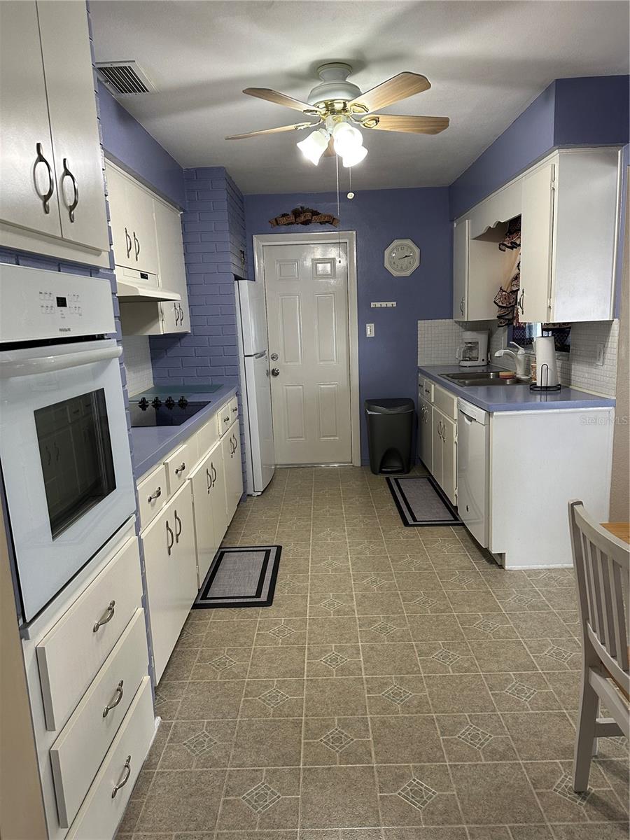 10879 91ST AVE, SEMINOLE, FL, 33772