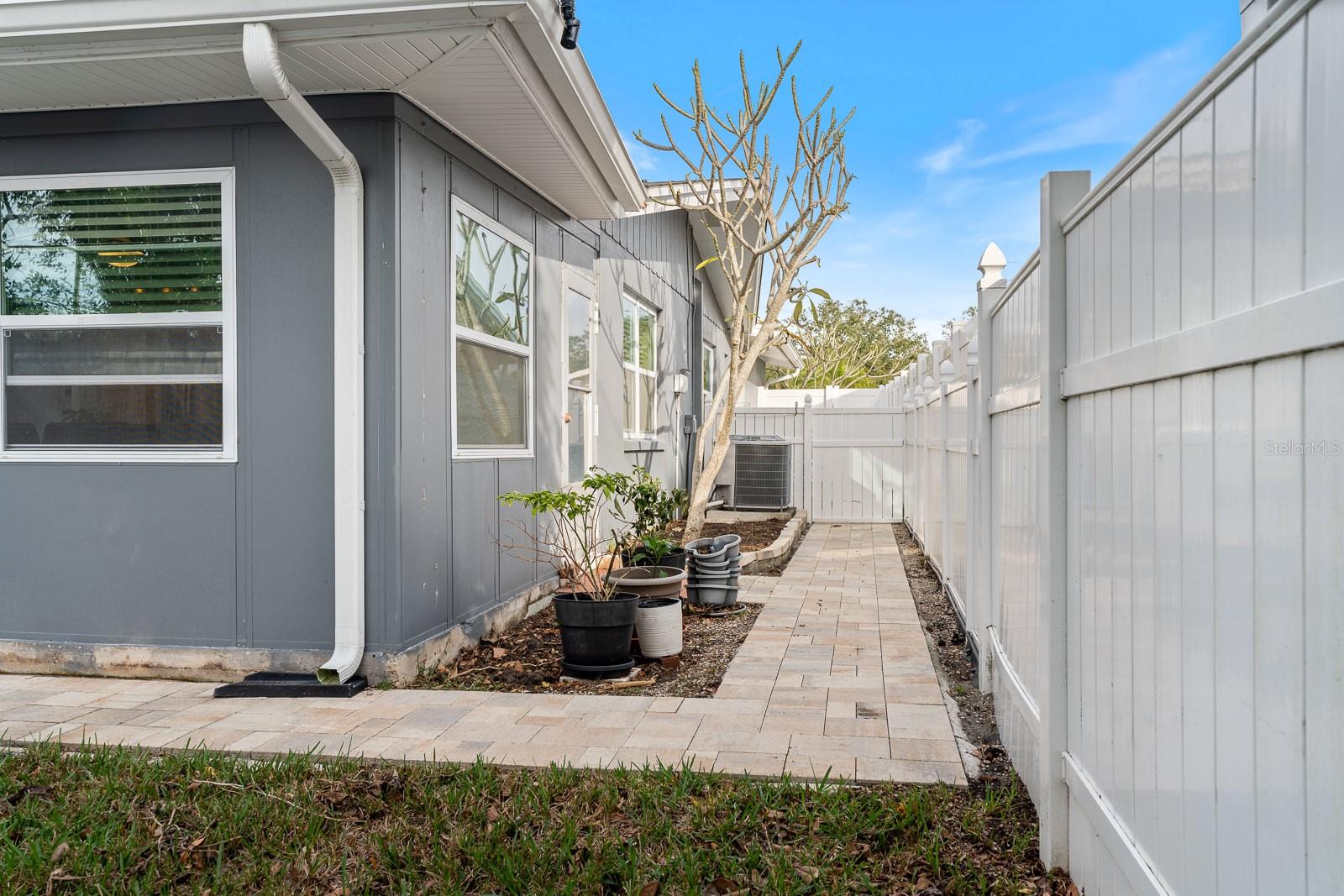496 OAKWOOD DR, DUNEDIN, FL, 34698