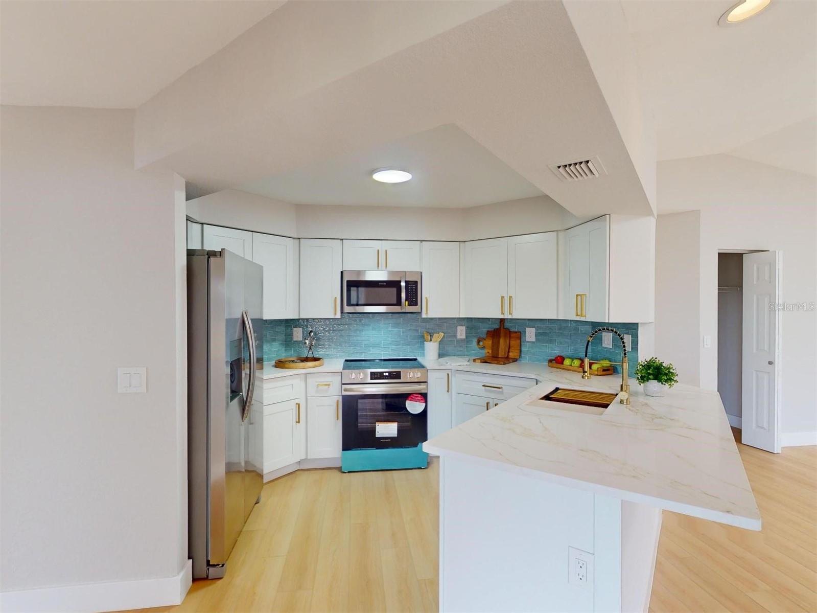 1612 NUREMBERG BLVD, PUNTA GORDA, FL, 33983