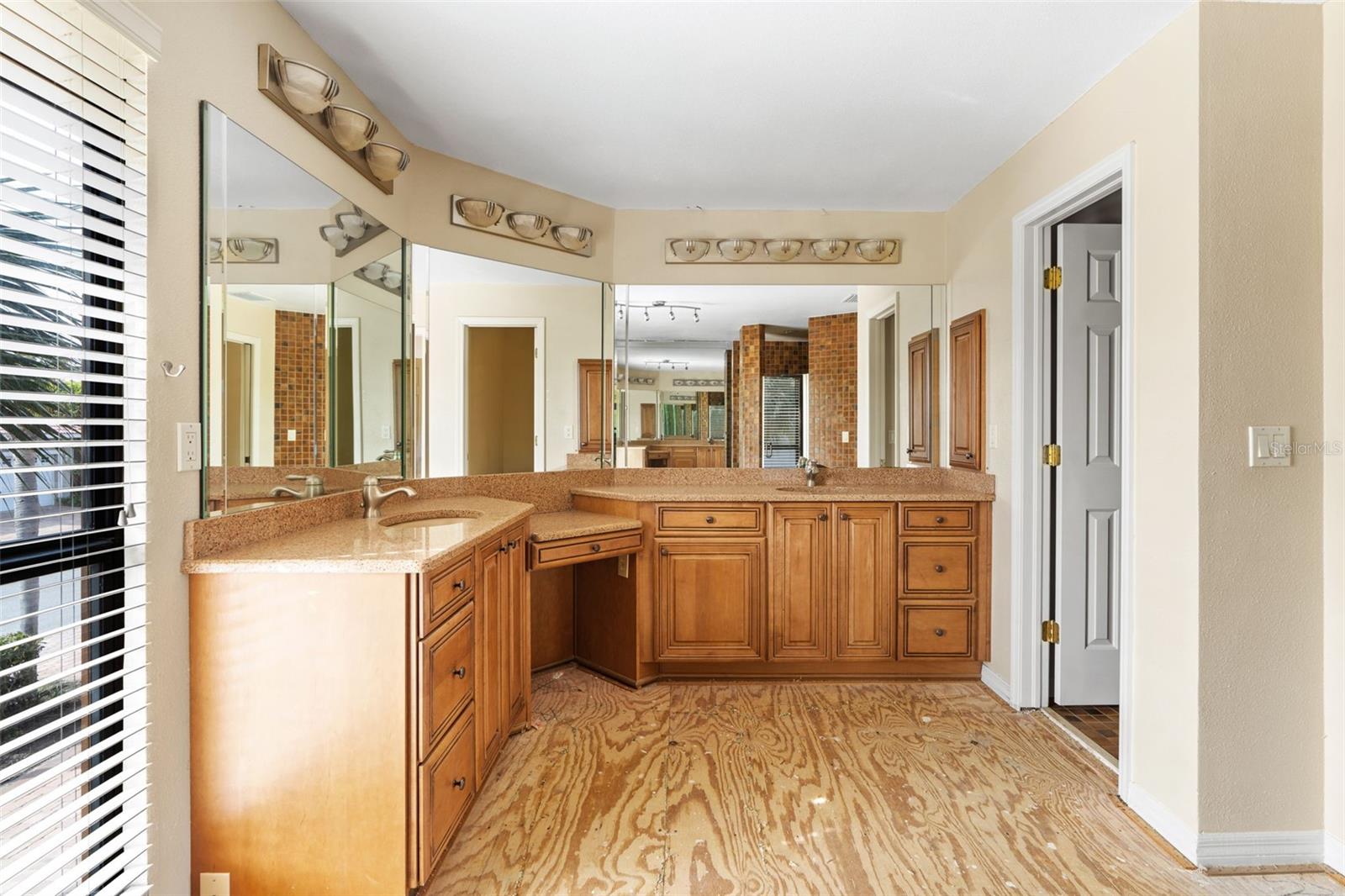 127 6TH ST E, TIERRA VERDE, FL, 33715