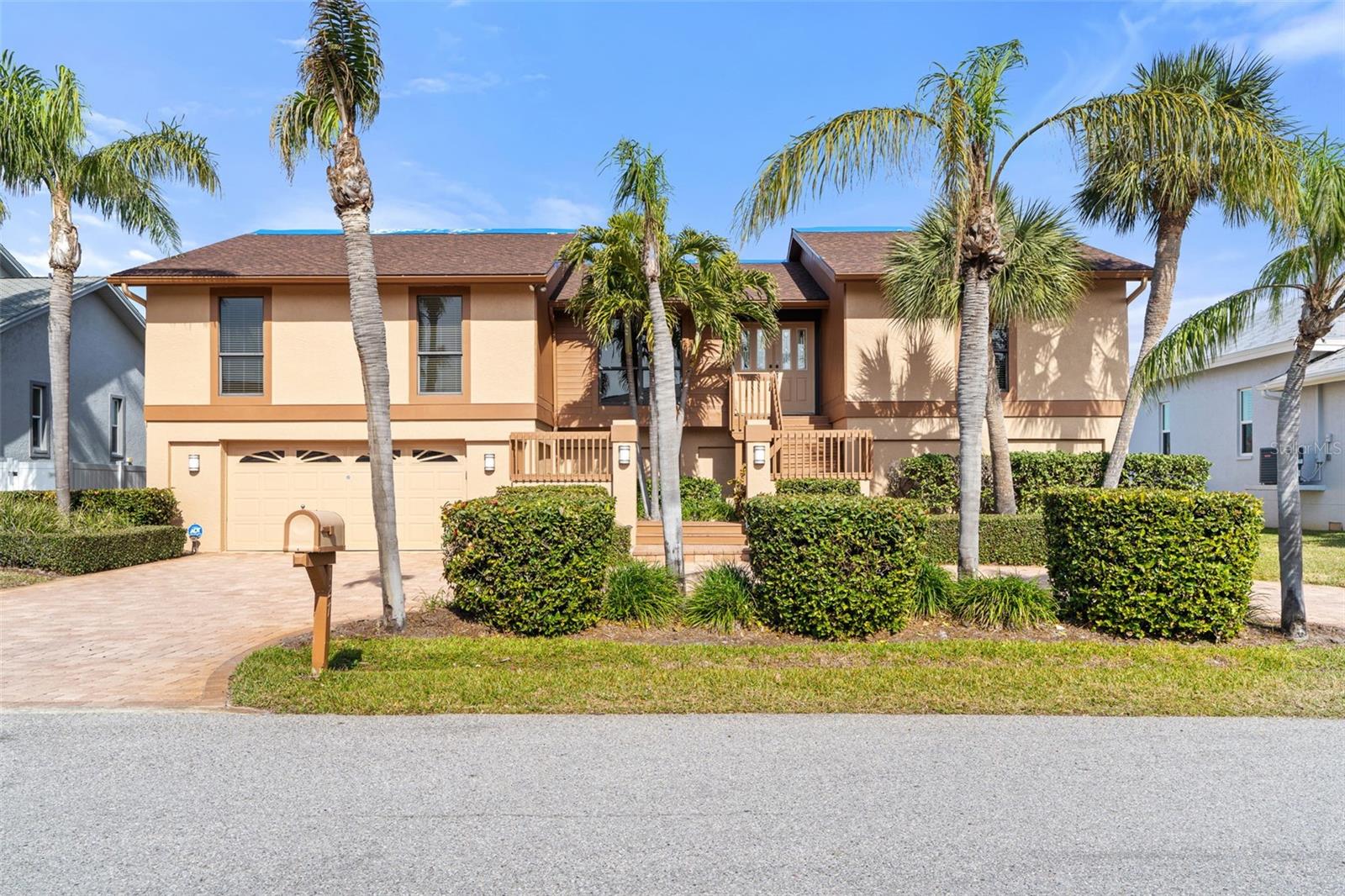 127 6TH ST E, TIERRA VERDE, FL, 33715
