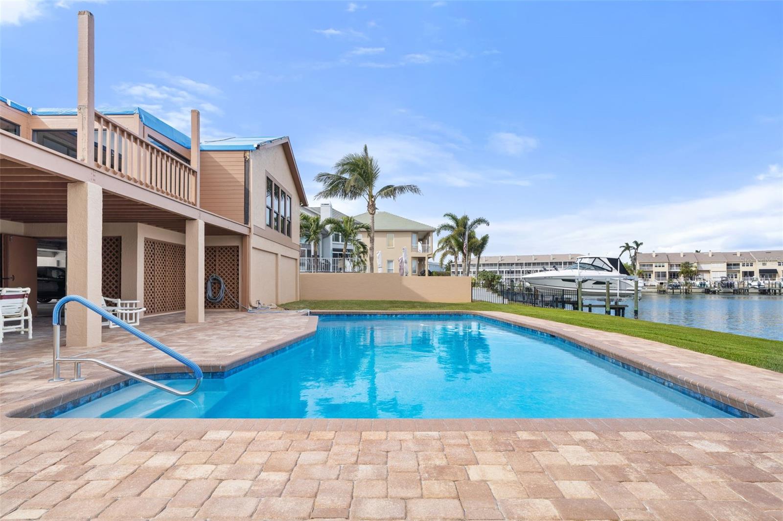 127 6TH ST E, TIERRA VERDE, FL, 33715