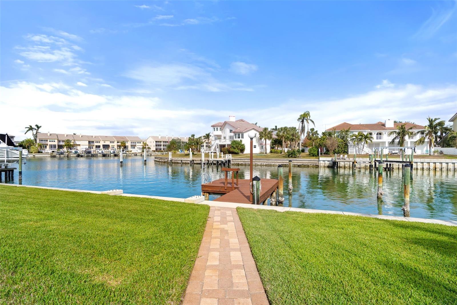 127 6TH ST E, TIERRA VERDE, FL, 33715