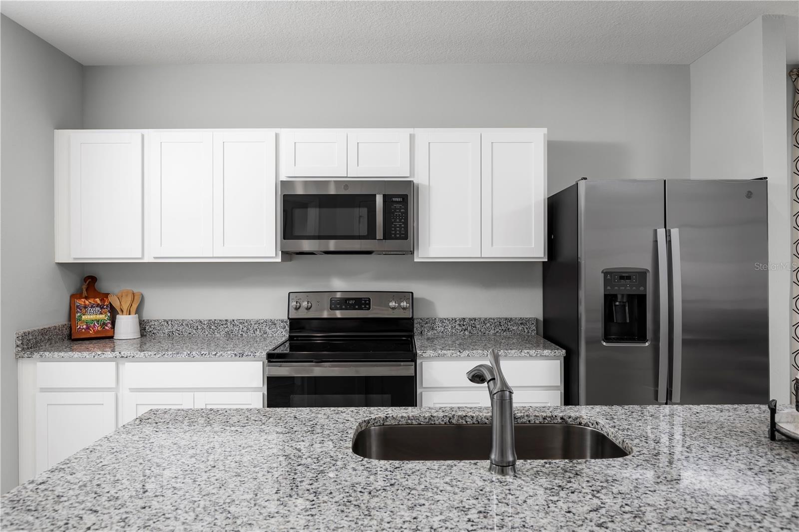 281 TAHITI RD, LADY LAKE, FL, 32159
