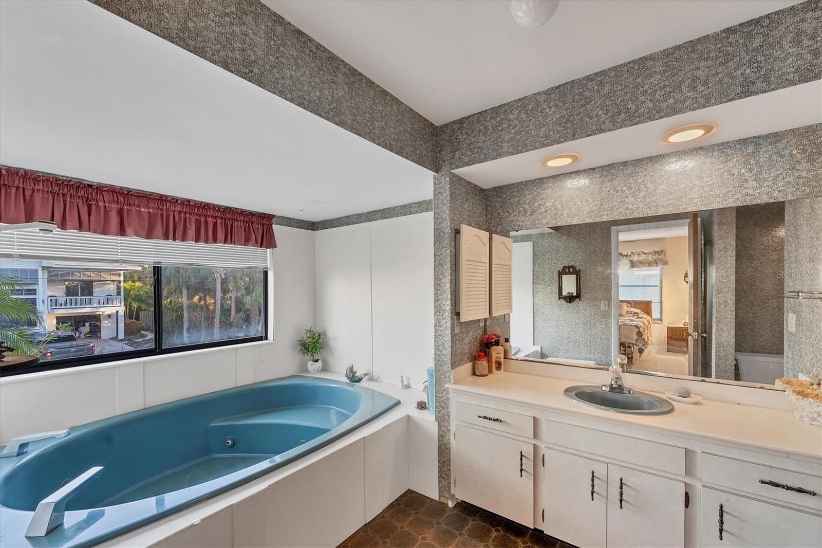 210 WILLOW AVE, ANNA MARIA, FL, 34216