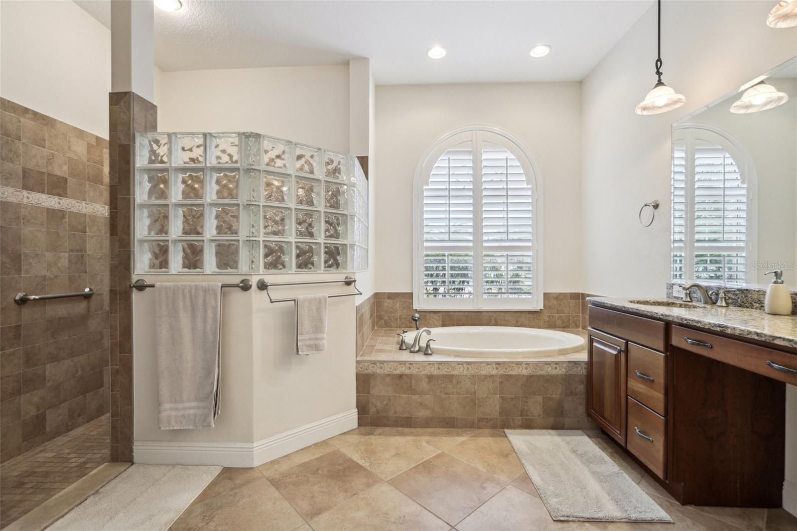 10553 BERMUDA ISLE DR, TAMPA, FL, 33647