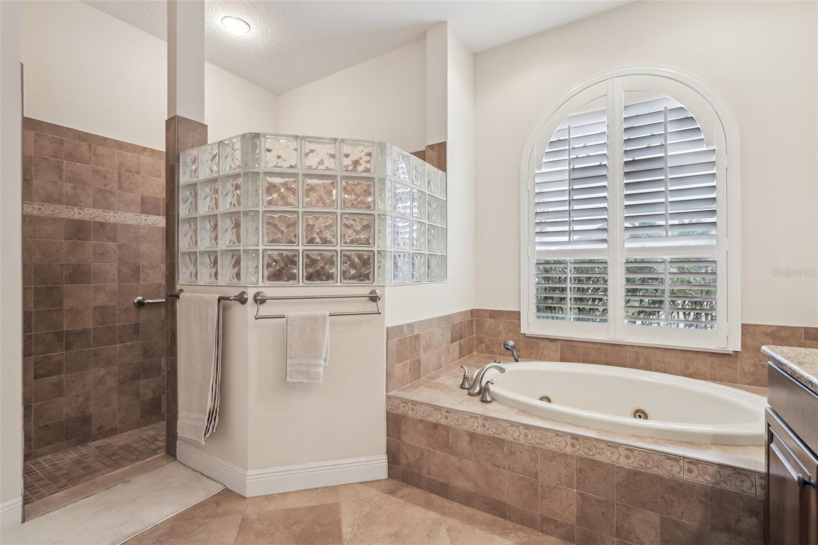 10553 BERMUDA ISLE DR, TAMPA, FL, 33647