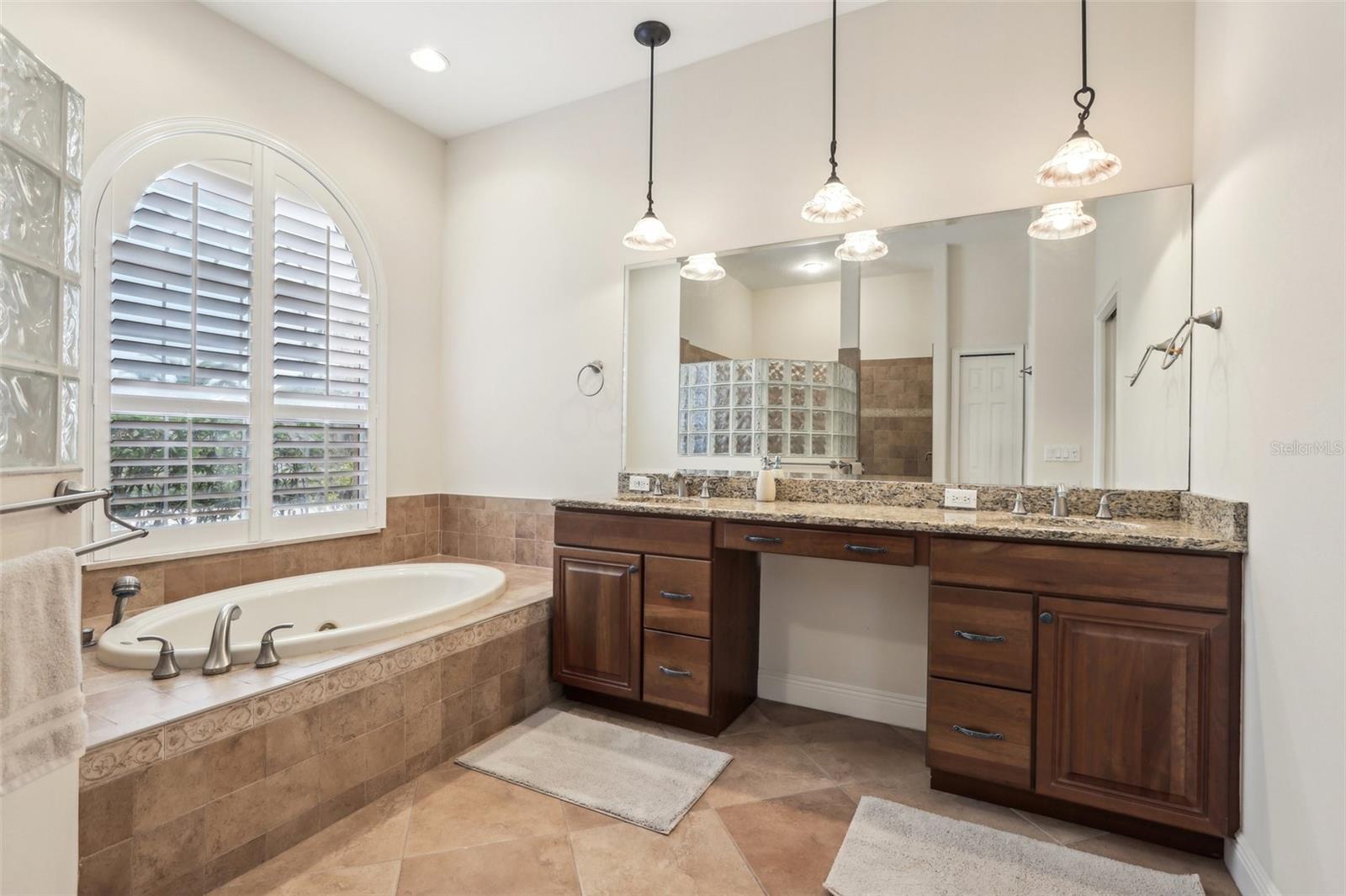 10553 BERMUDA ISLE DR, TAMPA, FL, 33647
