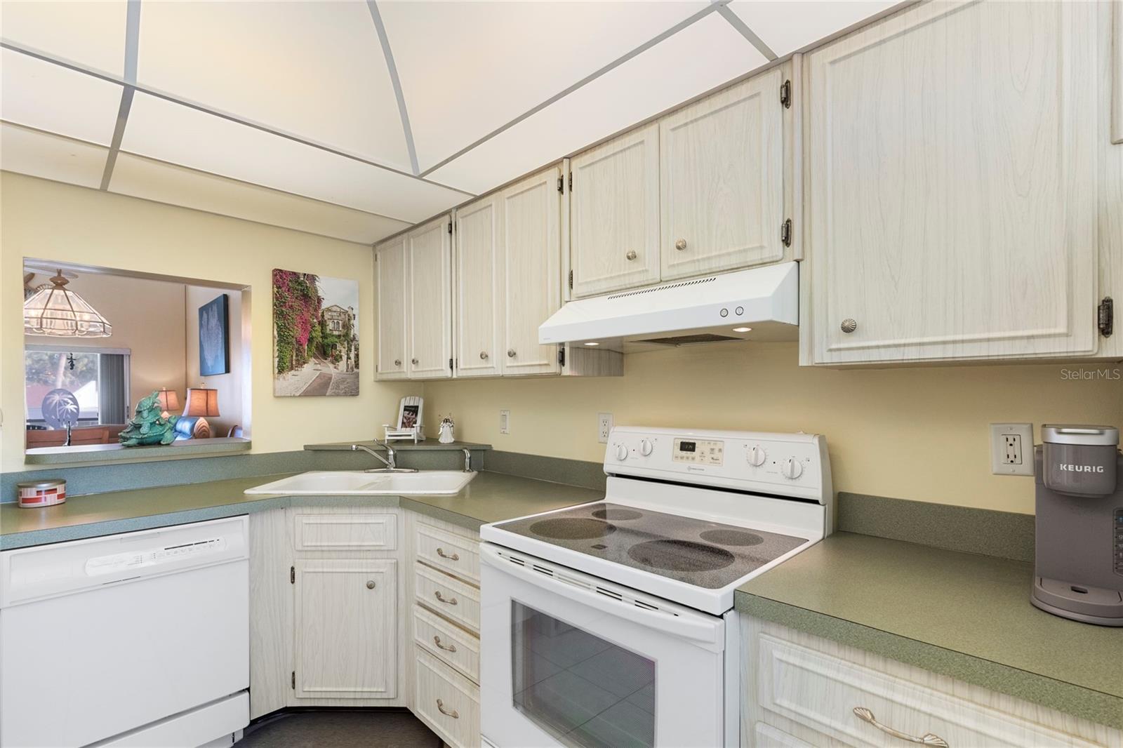 755 VILLAGE CIR #203, VENICE, FL, 34292