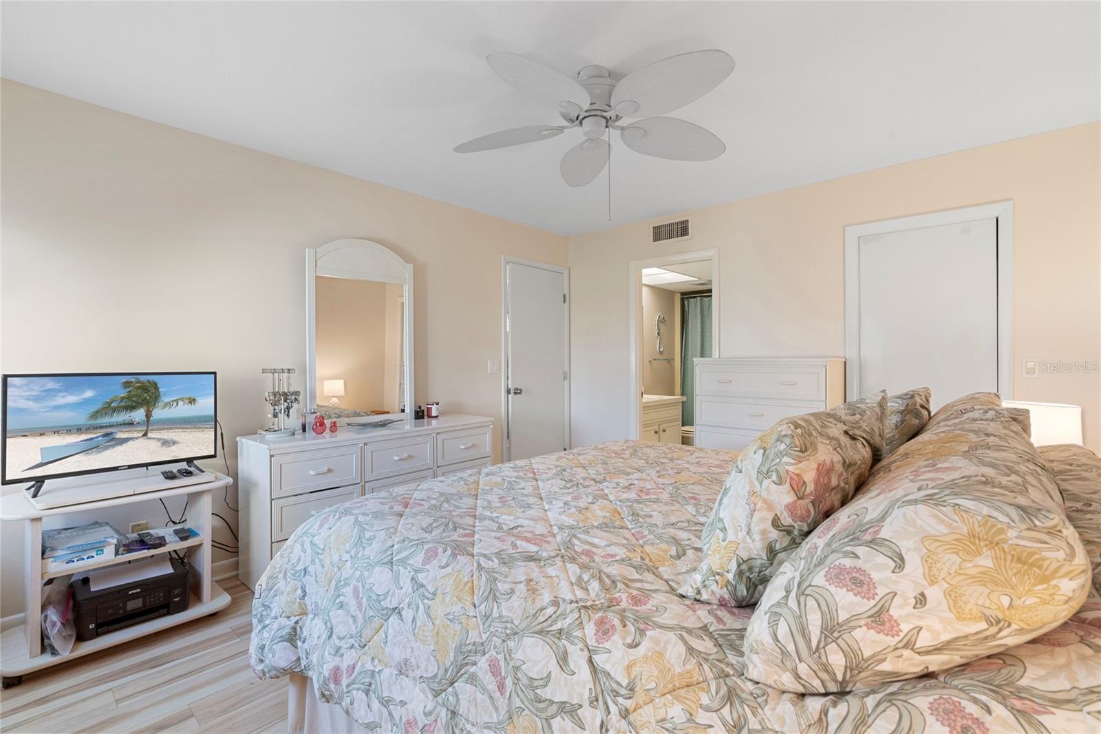755 VILLAGE CIR #203, VENICE, FL, 34292