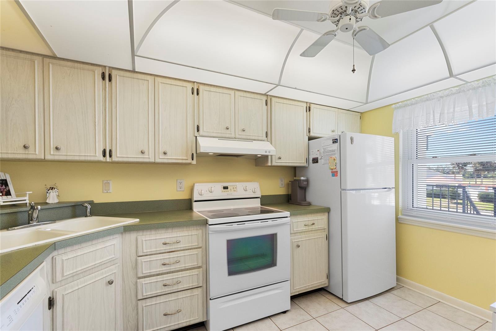 755 VILLAGE CIR #203, VENICE, FL, 34292