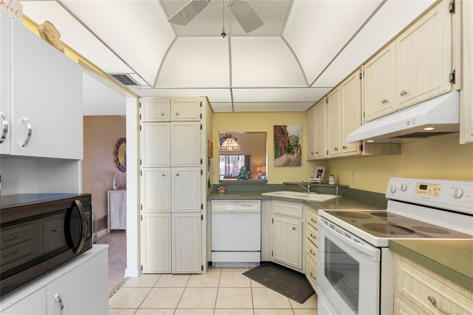 755 VILLAGE CIR #203, VENICE, FL, 34292