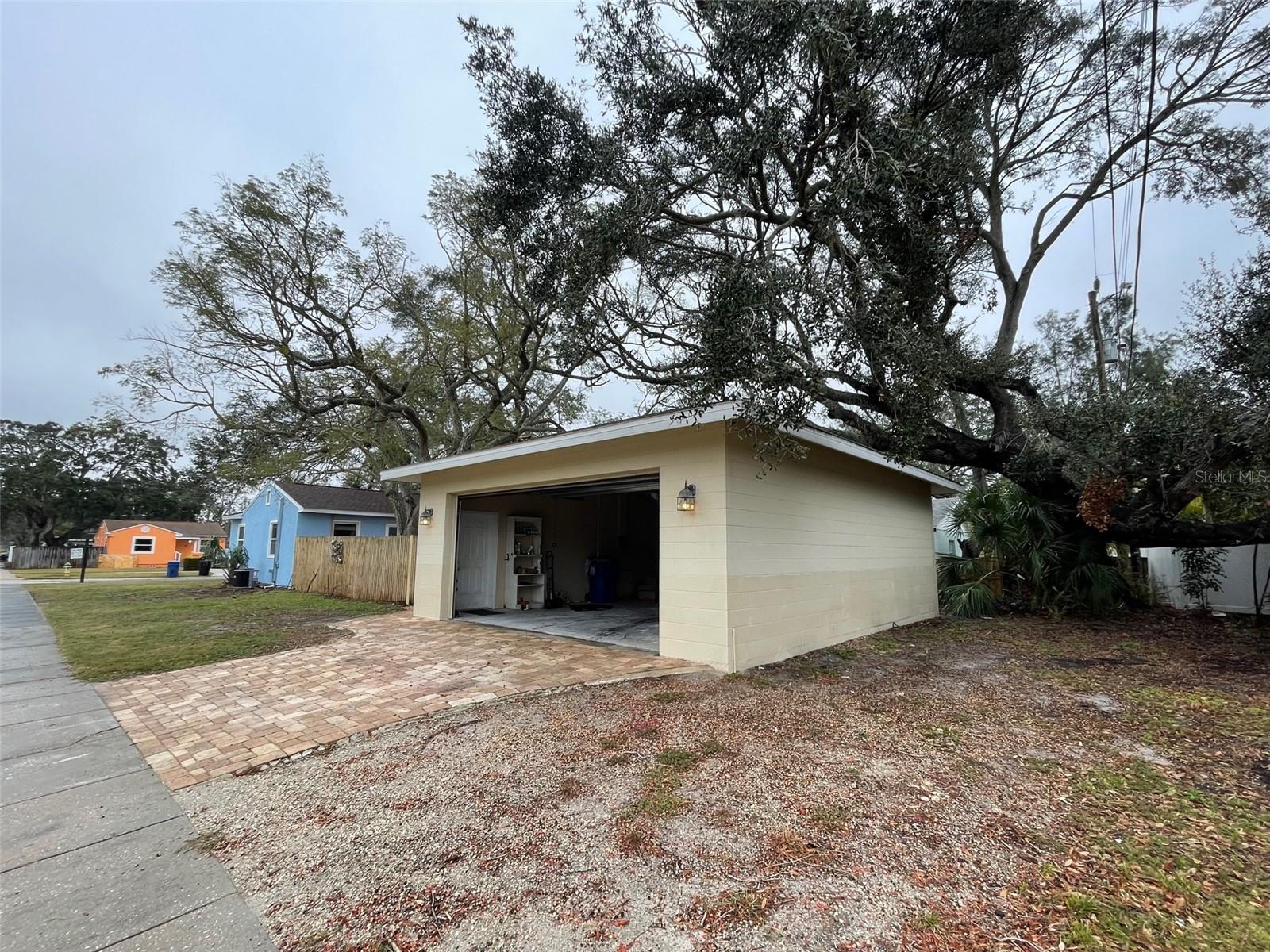 806 60TH AVE NE, ST PETERSBURG, FL, 33703