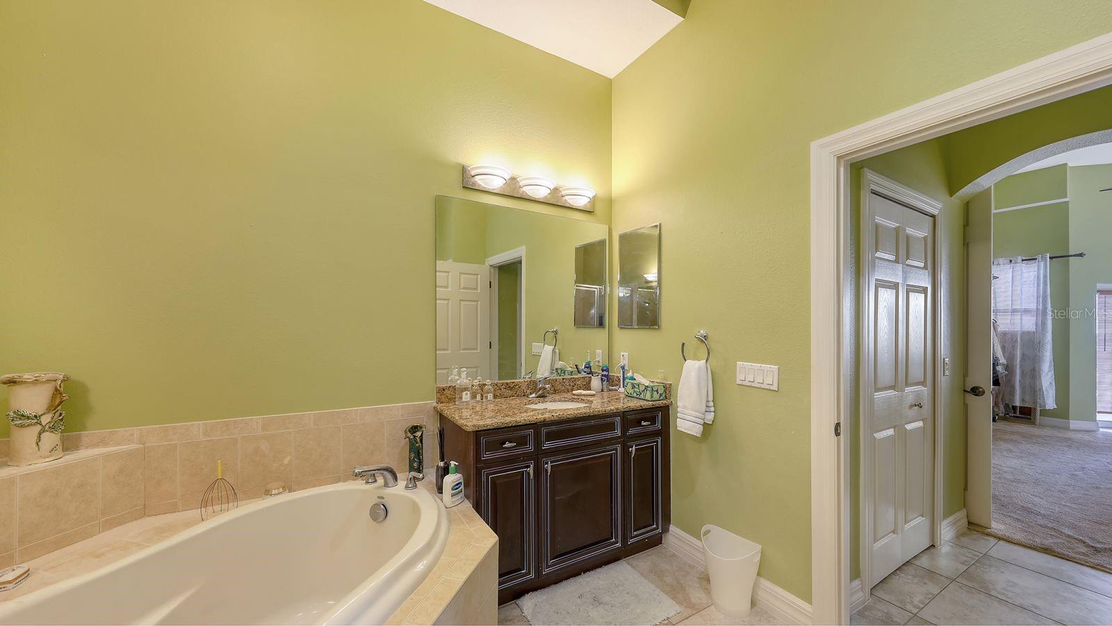 5531 CANNES CIR #802, SARASOTA, FL, 34231