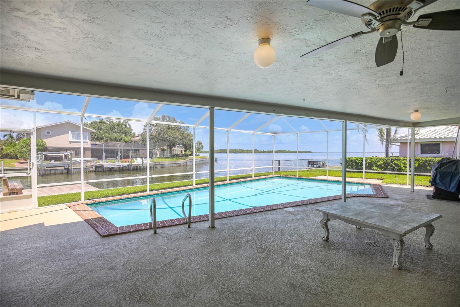 2083 HAWAII AVE NE, ST PETERSBURG, FL, 33703