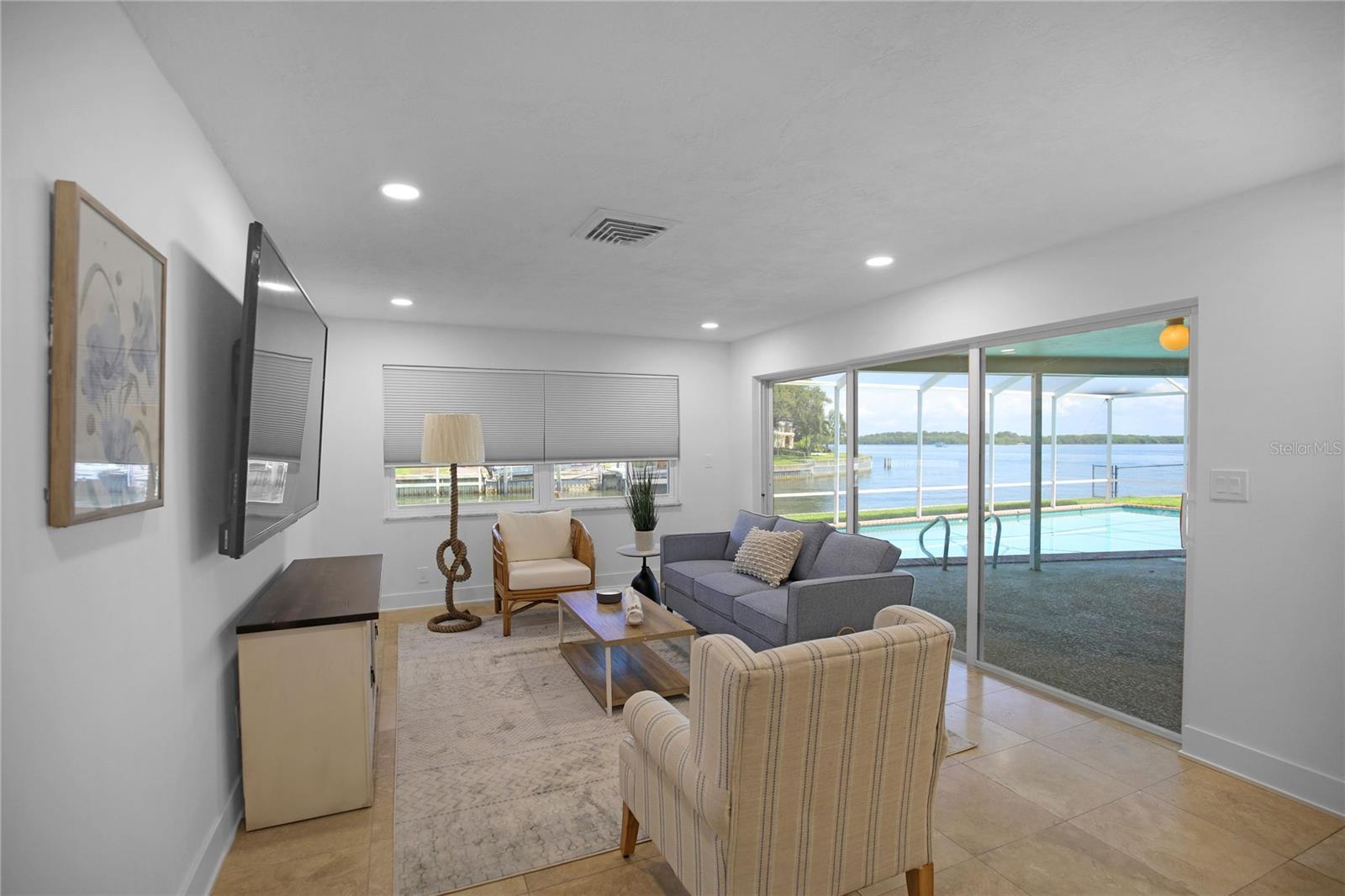 2083 HAWAII AVE NE, ST PETERSBURG, FL, 33703