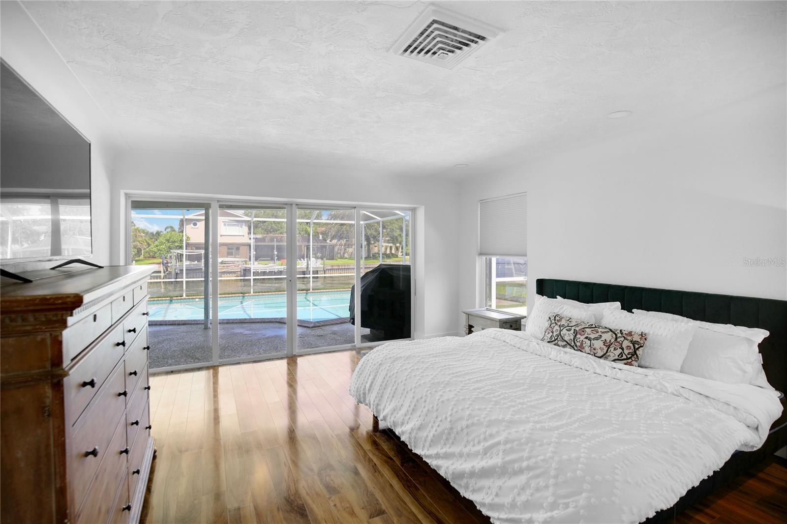 2083 HAWAII AVE NE, ST PETERSBURG, FL, 33703