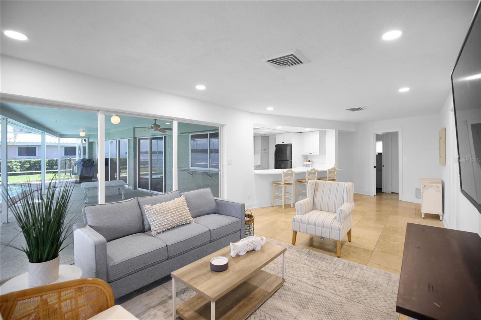 2083 HAWAII AVE NE, ST PETERSBURG, FL, 33703