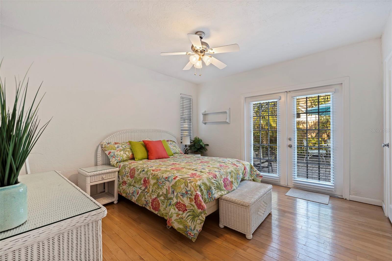 400 22ND AVE NE, ST PETERSBURG, FL, 33704
