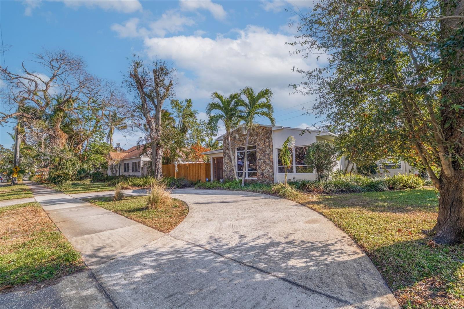 400 22ND AVE NE, ST PETERSBURG, FL, 33704