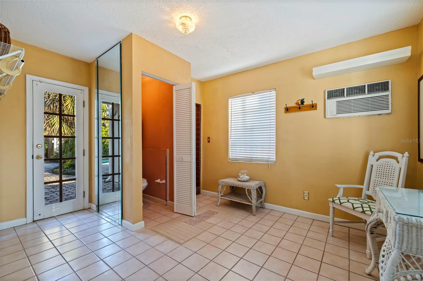 400 22ND AVE NE, ST PETERSBURG, FL, 33704