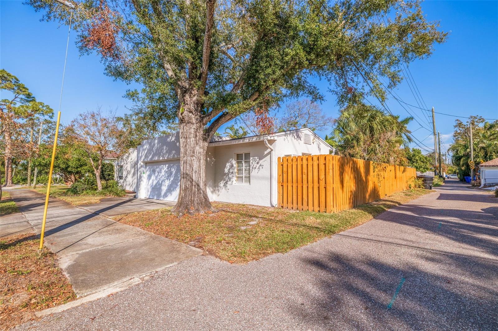 400 22ND AVE NE, ST PETERSBURG, FL, 33704